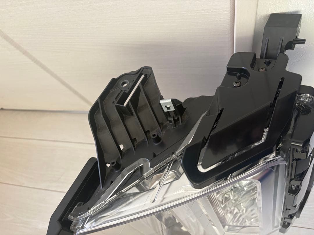 CV1W デリカ:D5 左ヘッドライト