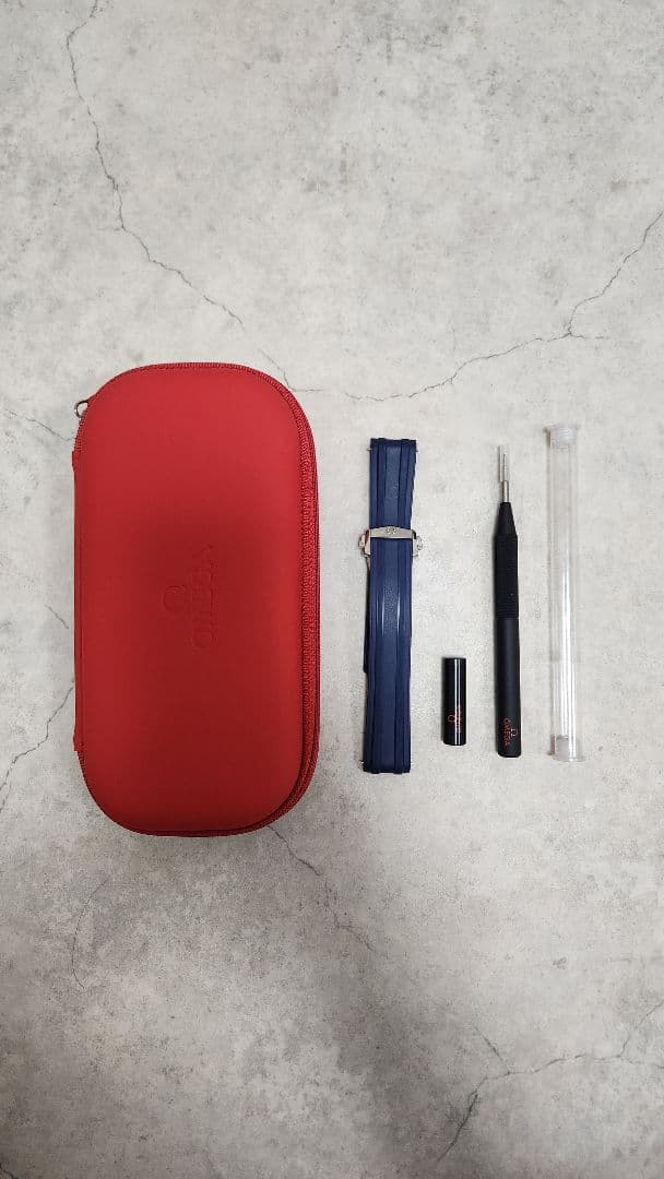 [土日限定値下げ]OMEGAツーピースラバーストラップ(ポーチ、ツール付き)