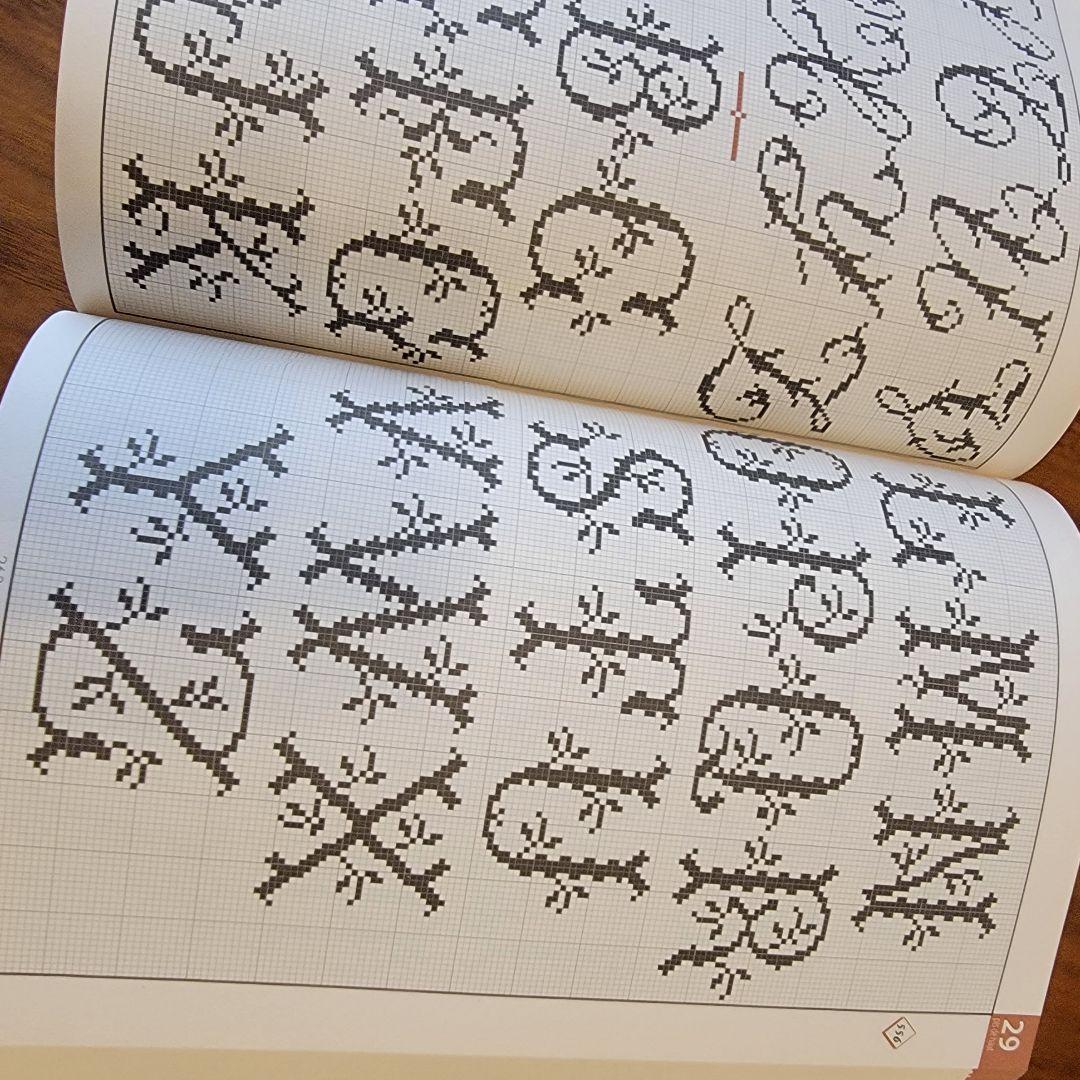 クロスステッチアルファベット図案集　ヴァレリー・ルジユーヌ著　翻訳版