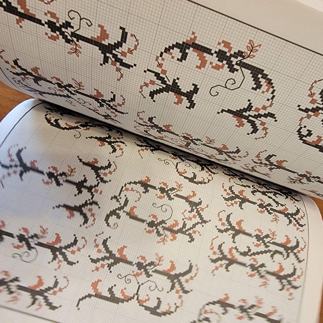 クロスステッチアルファベット図案集　ヴァレリー・ルジユーヌ著　翻訳版