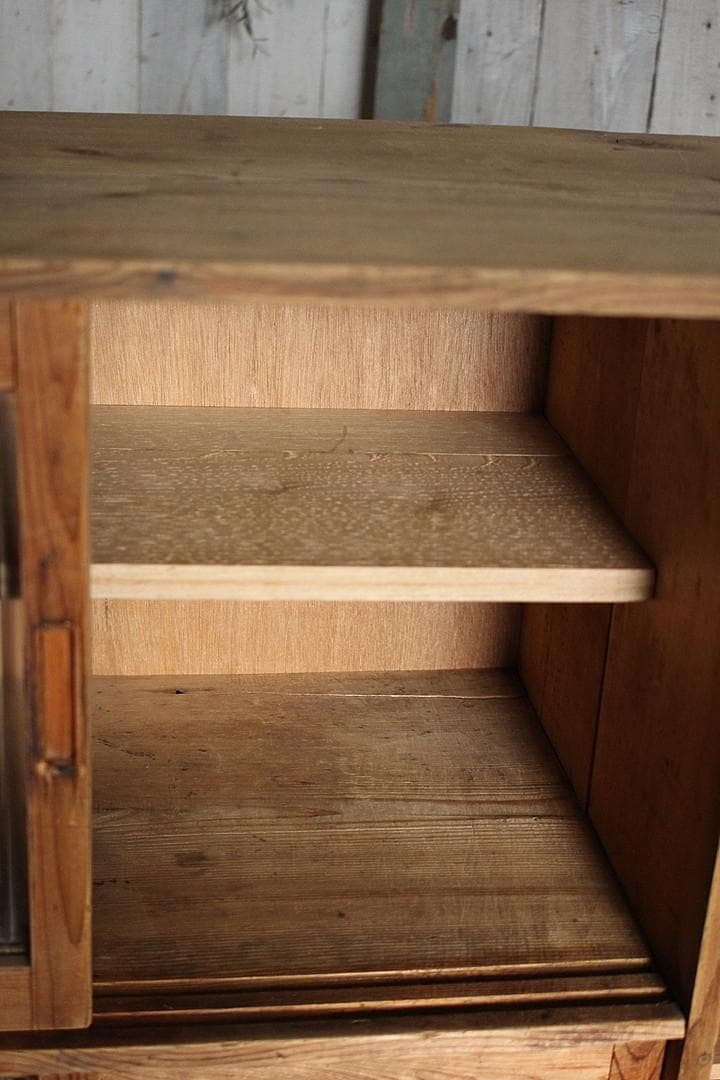 味のある木枠のモールガラス戸棚　収納棚　食器棚　本棚　キャビネット　古家具