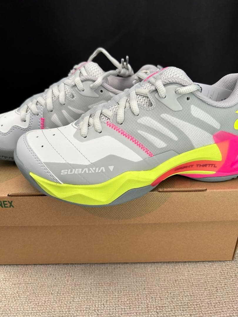 25.0㎝　サブアクシアウィメン　新品未使用　YONEX　バドミントンシューズ