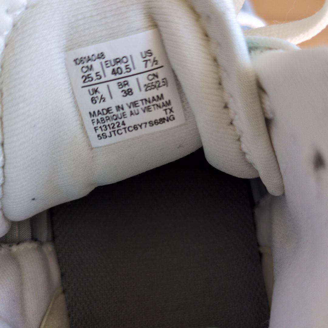 アシックスバッシュNOVA SURGE 3