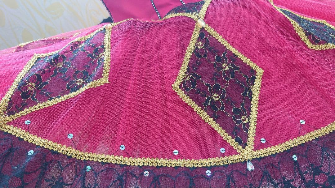 【チャコット・バレエ衣裳・袖飾り付き・美品】 Ｓサイズ レンタル回数 ２回