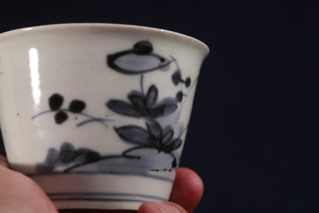 322　初期伊万里中振染付草花図蕎麦猪口　江戸初期