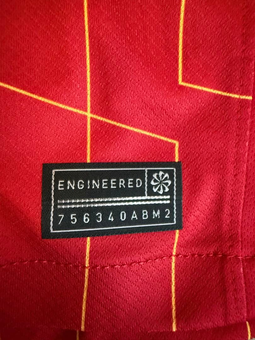 リバプール　オーセンティック　ユニフォーム　Mサイズ