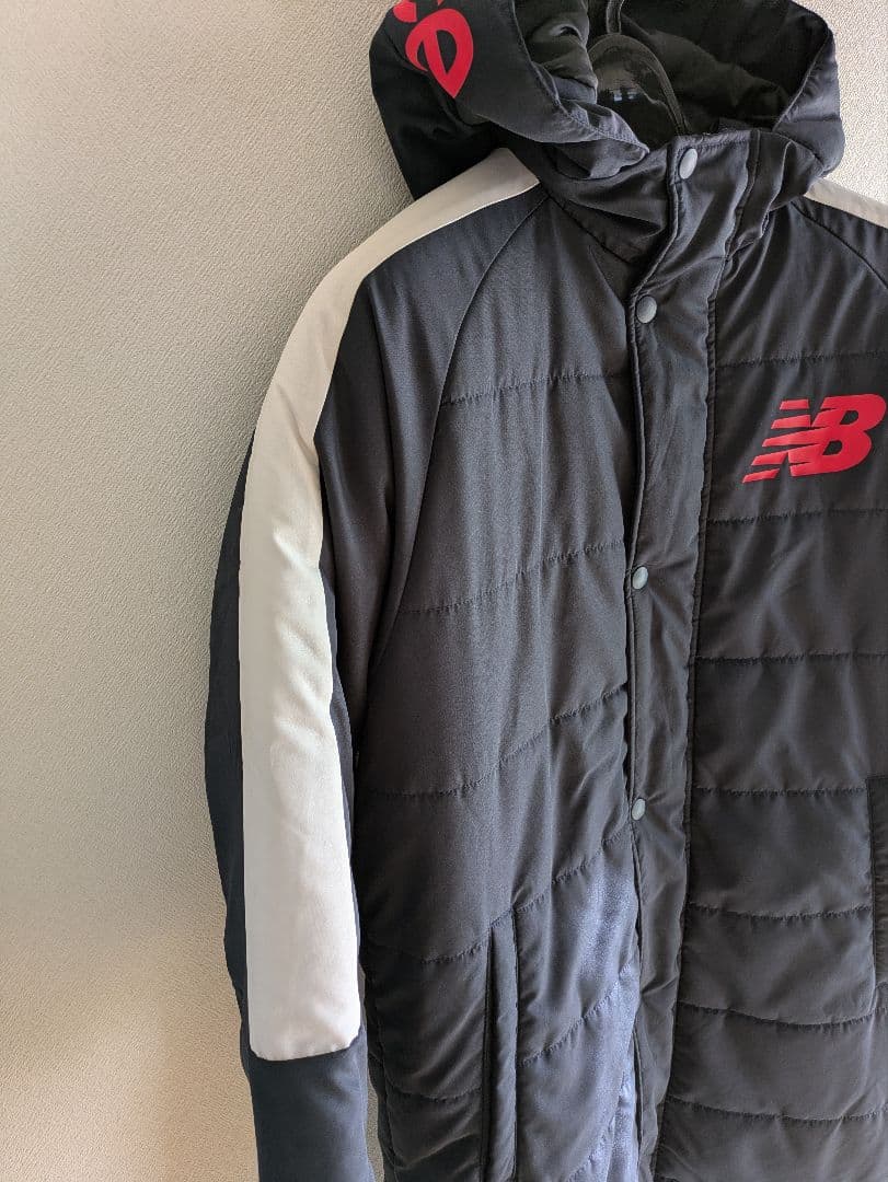 New Balance フード付きベンチコート ブラック✕ホワイト　160サイズ