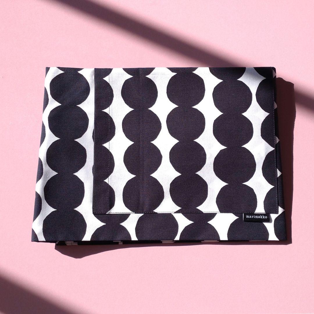 新品marimekko ドット柄エプロン・ミトン3点セット