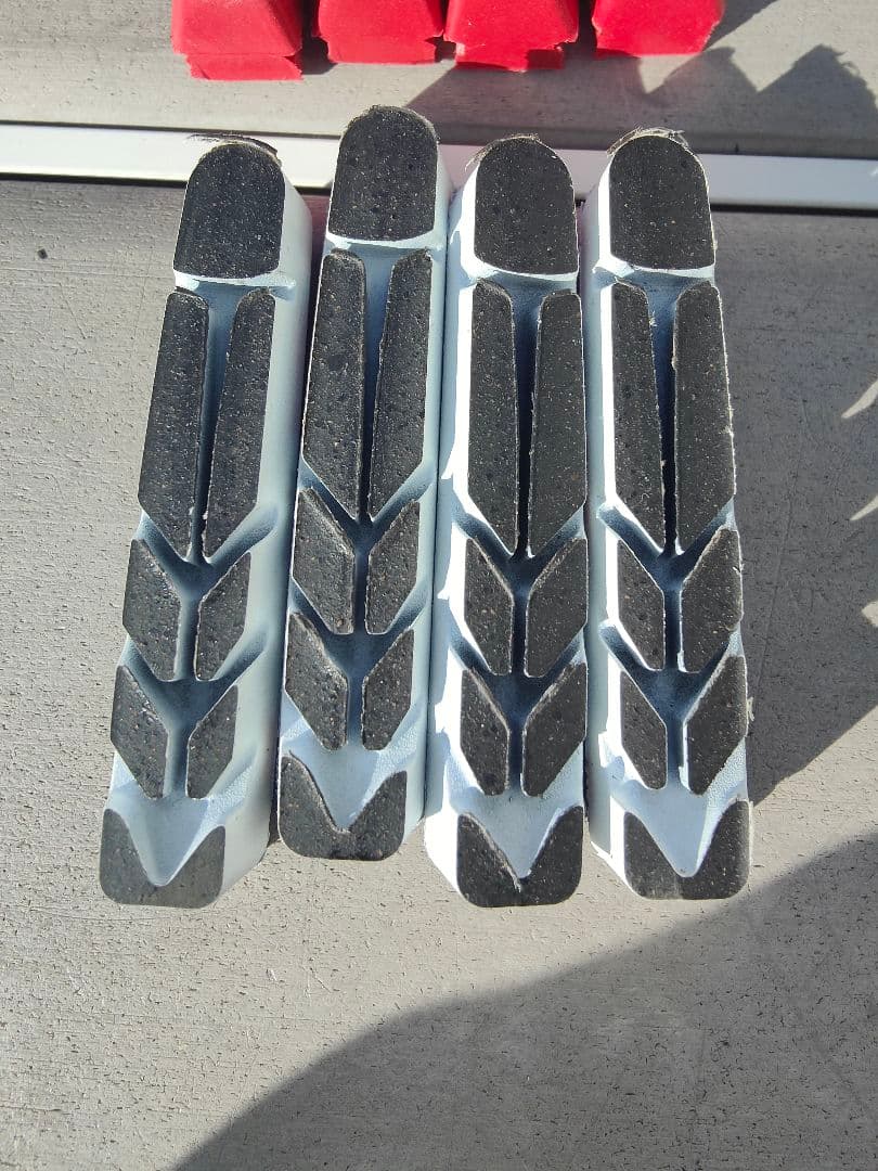 【新品、未使用！】カーボンブレーキシュー8個セット☆③