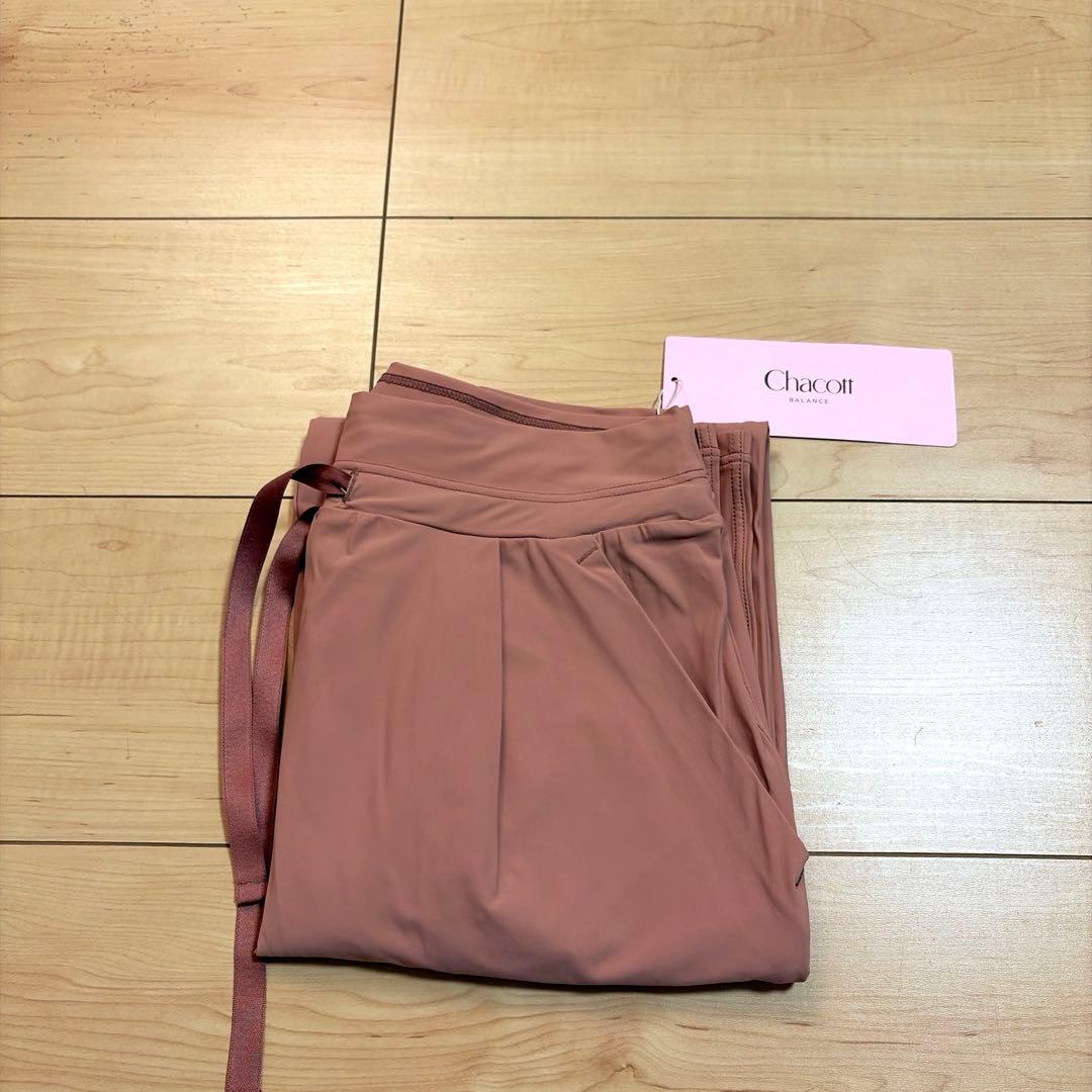 新品Chacott タックテーパードパンツ サイズM ¥14,300