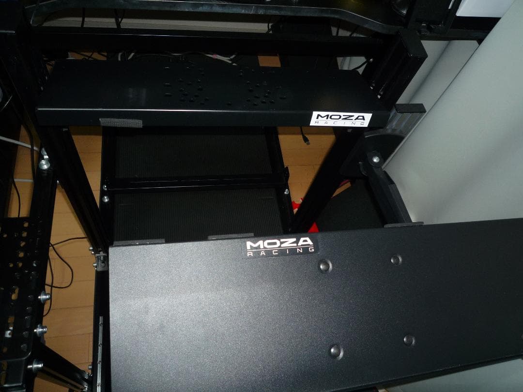 Dardoo F1コクピット改+ロッソモデロGTD-RS シート 引取り希望