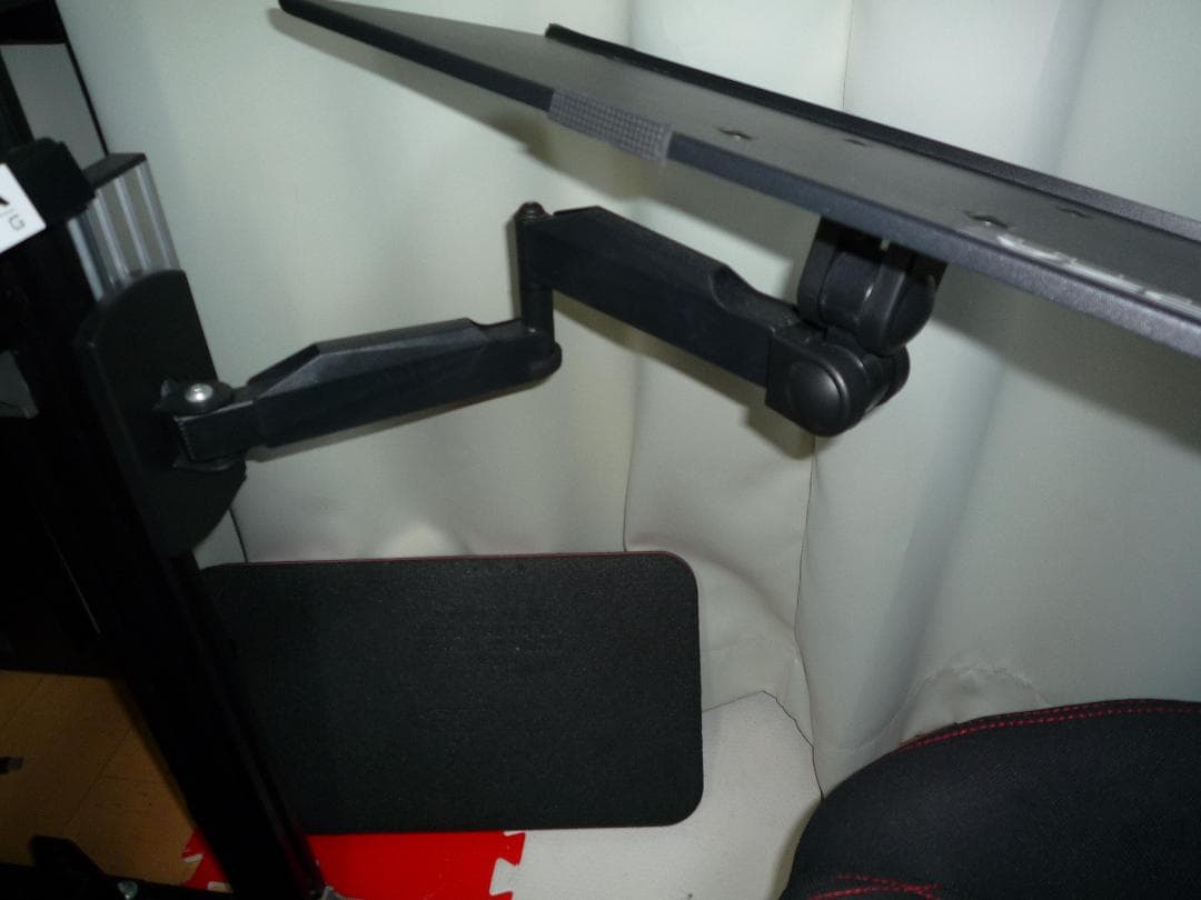 Dardoo F1コクピット改+ロッソモデロGTD-RS シート 引取り希望