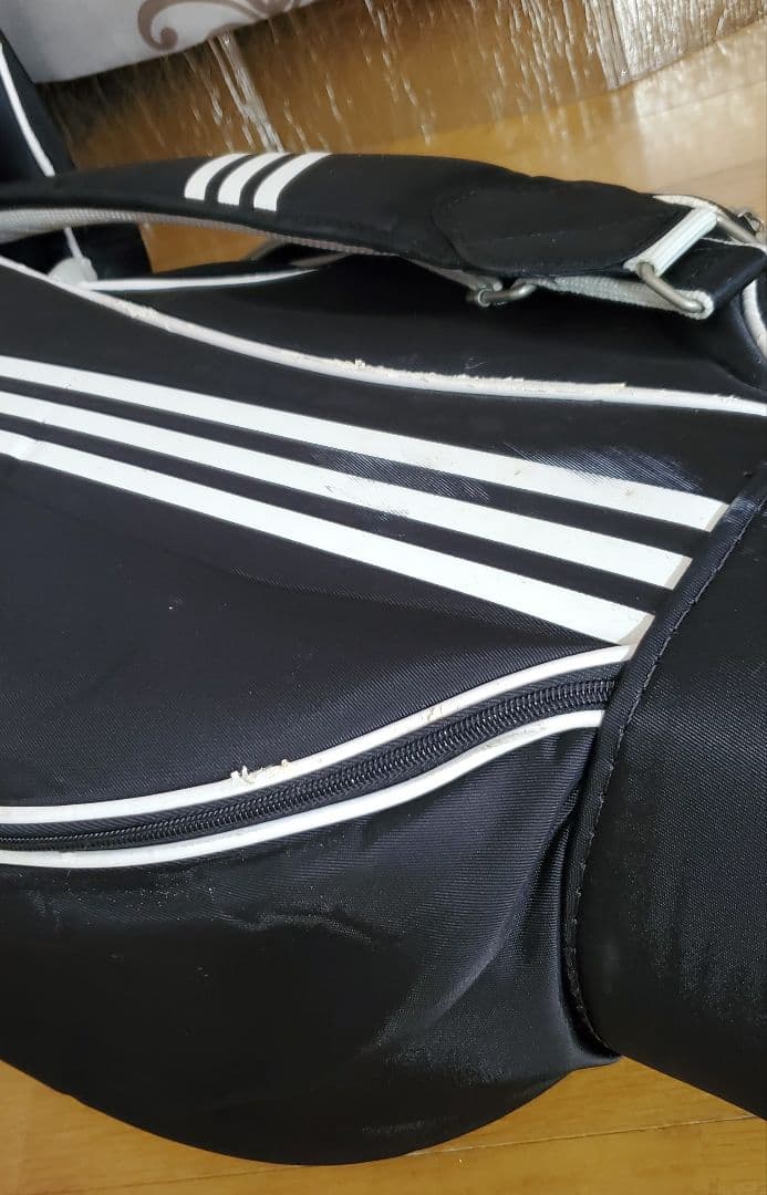 アディダス 　ゴルフバッグ 　黒x白　 軽量　adidasスポーツ用品　オシャレ