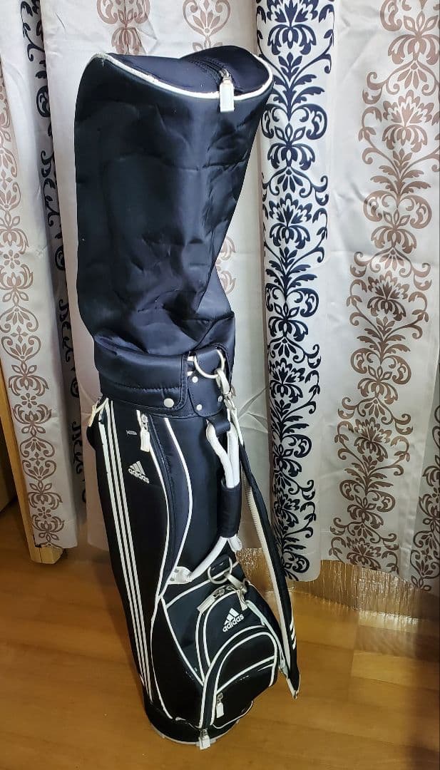 アディダス 　ゴルフバッグ 　黒x白　 軽量　adidasスポーツ用品　オシャレ