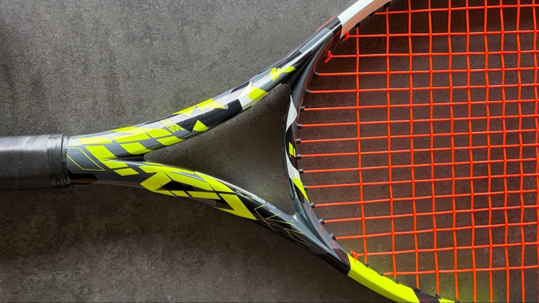 【美品】使用少 Babolat ピュアアエロ2023 面100グリップサイズ2