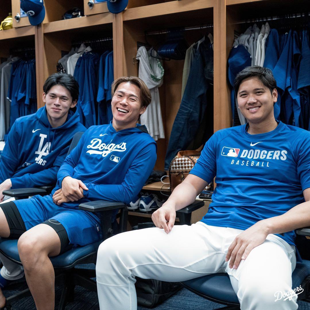 Ｌ ドジャースノースリーブパーカー選手着用モデル　オーセンティックNike