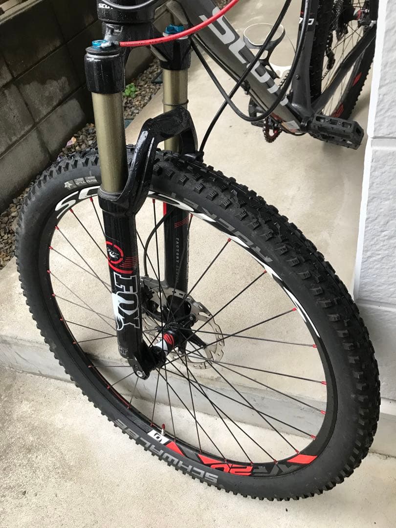 カーボンマウンテンバイク