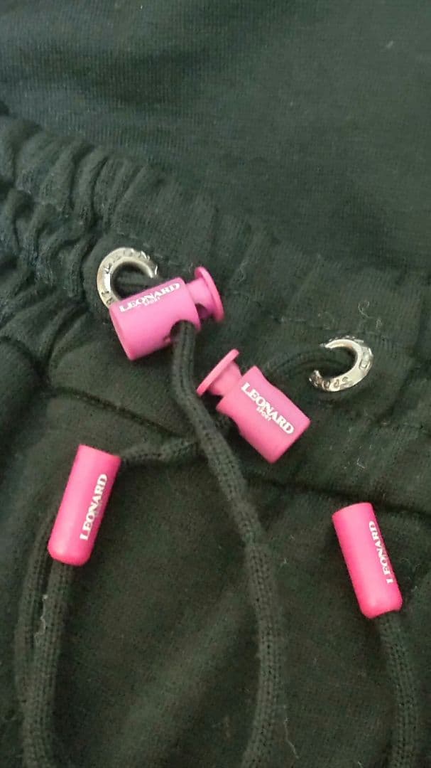 専用です！レオナール スポーツパンツ ライン ジャージ 大きいサイズ 美品 黒