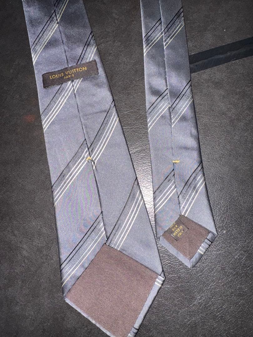 LOUIS VUITTON グレー ストライプ ネクタイ