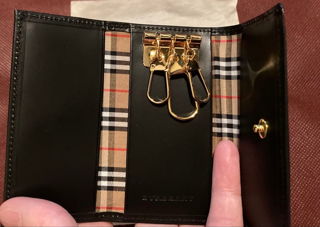 BURBERRY 黒 レザー キーケース チェック柄