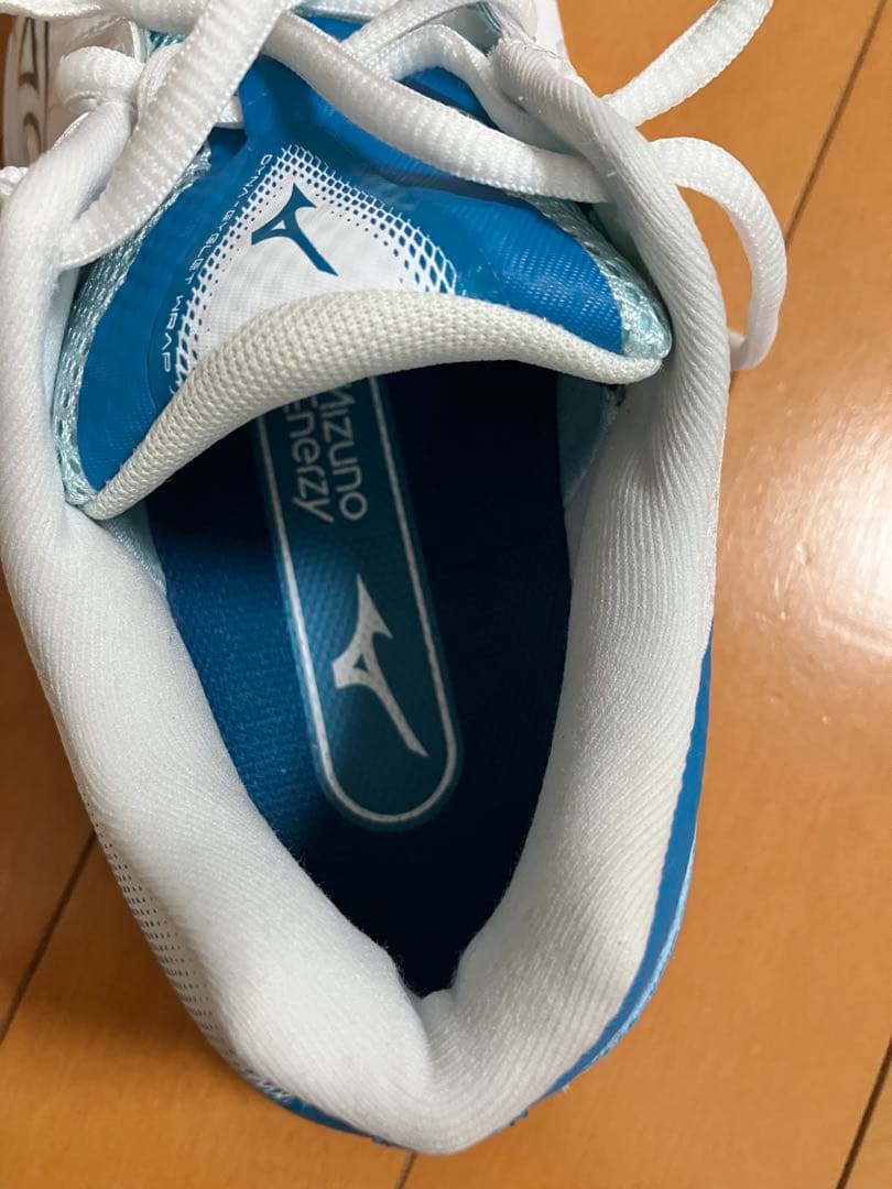 【美品】ミズノ　バドミントンシューズ　ウェーブクロー3 24.0cm 2E