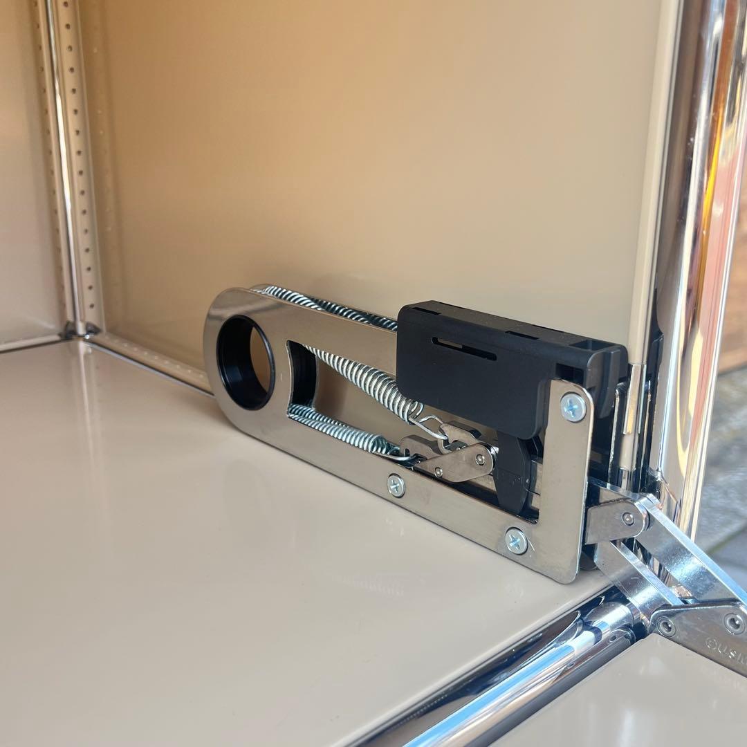 SanaUSMハラー キャビネット ベージュ ソフトクローズ仕様