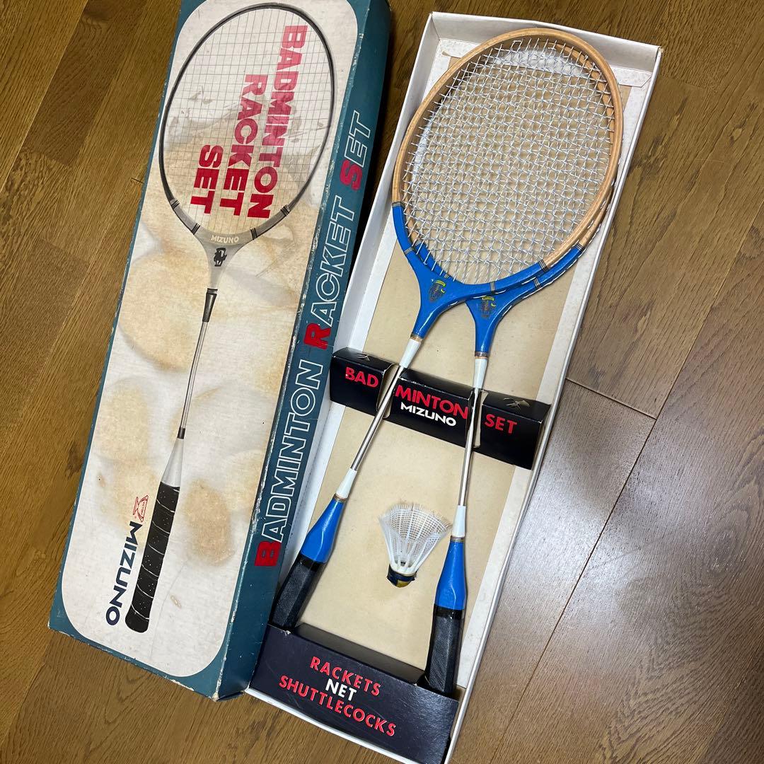 MIZUNO旧ロゴの箱入り　バドミントンラケットセット
