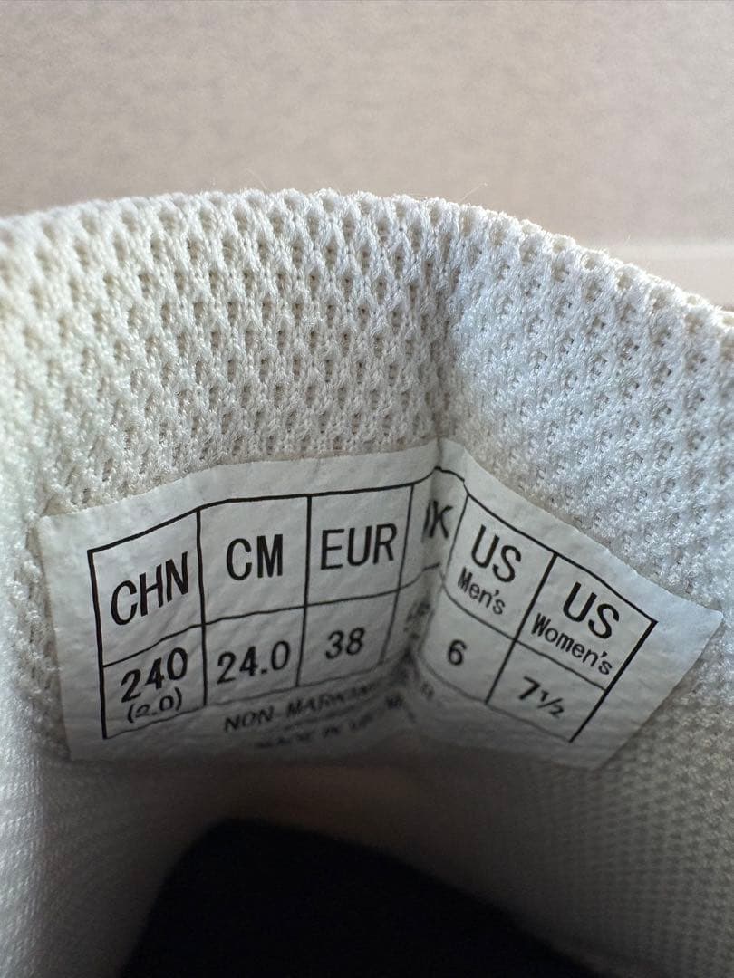 美品　YONEX バドミントンシューズ パワークッション65Z3SY 24cm