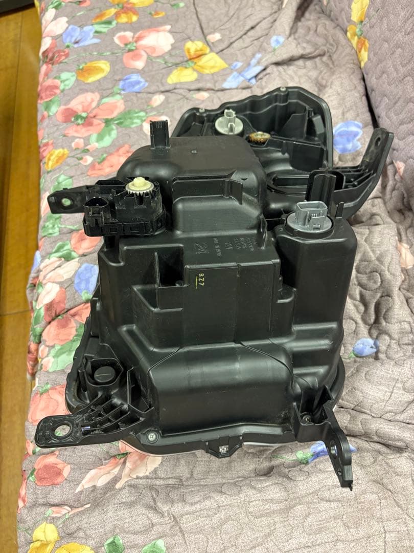 ホンダ N-VAN左LEDヘッドライト