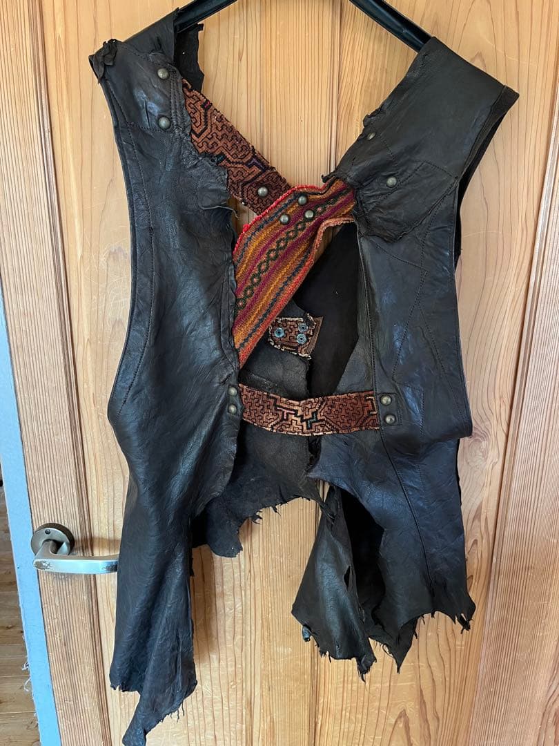 inaRio レザー刺繍ベスト