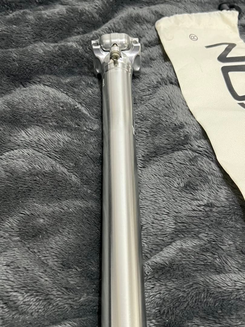 THOMSON シートポスト 31.6×410 セットバック　シルバー