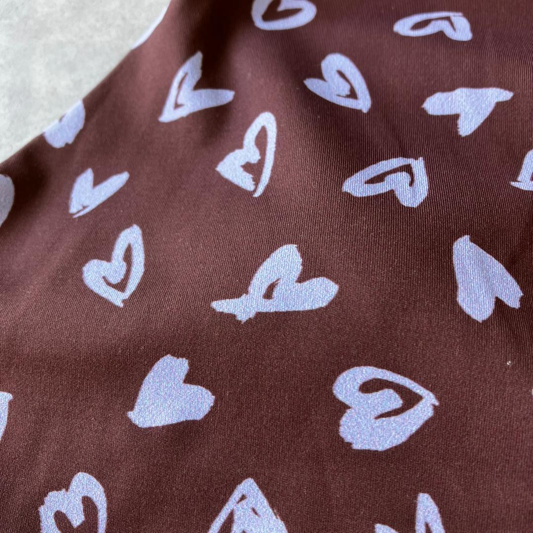 美品　emmi　ペイントハートブラトップ　トレーニングウェア　ビスチェ　1055