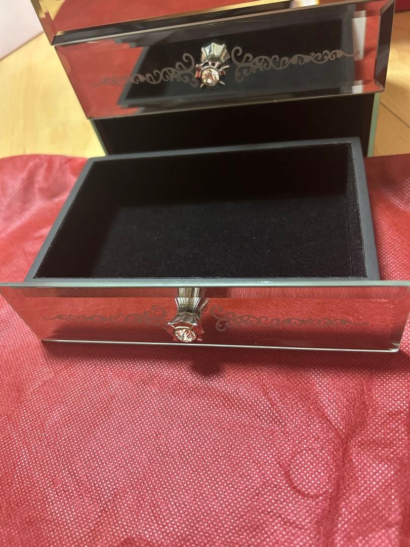 ジルスチュアート　ノベルティ　小物入れ　３段