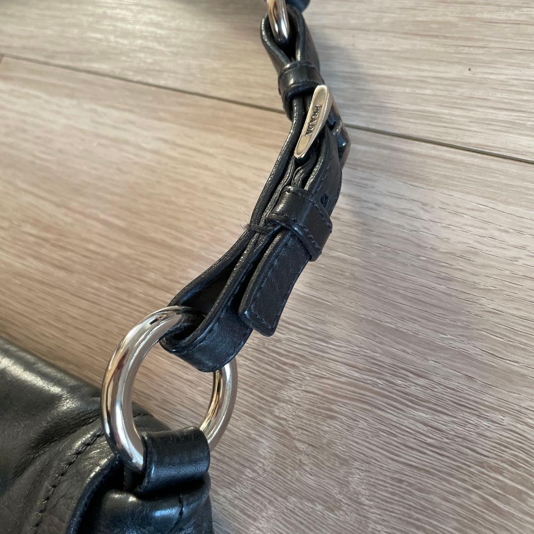 プラダ　レザーバック