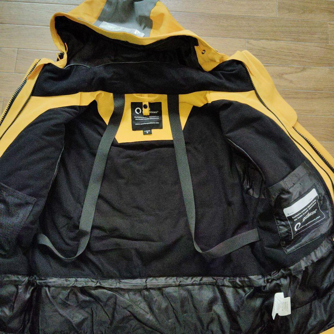 パルカ　（2025年2月5、7日　南極上陸時に着用） &　ボトル