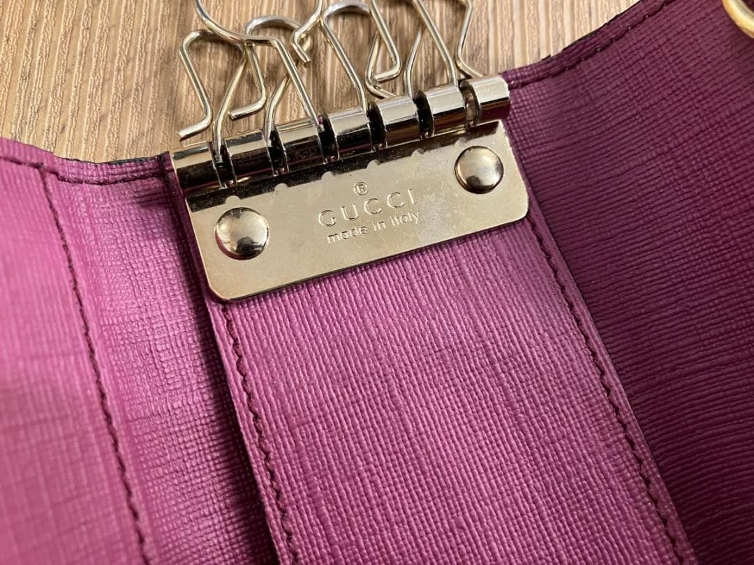 【新品同様】グッチ GGスプリーム 6連キーケース GGチャーム付き