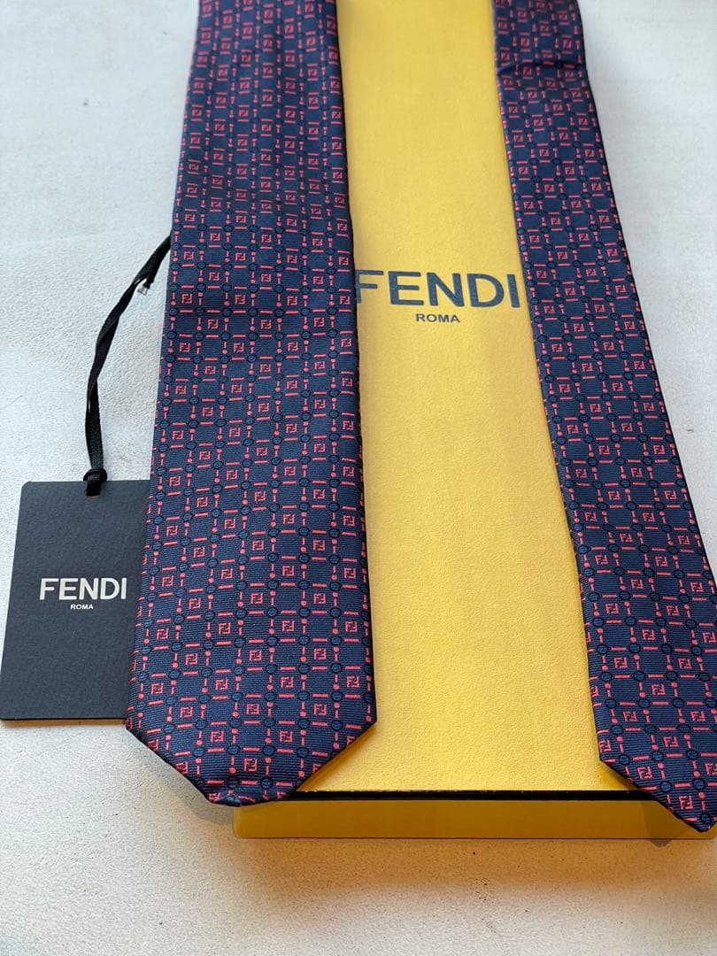 【新品未使用】FENDI ネクタイ ネイビー/レッド 幾何学模様　成人式向け