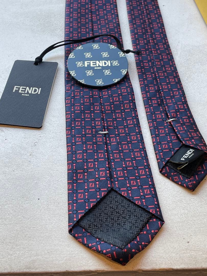 【新品未使用】FENDI ネクタイ ネイビー/レッド 幾何学模様　成人式向け