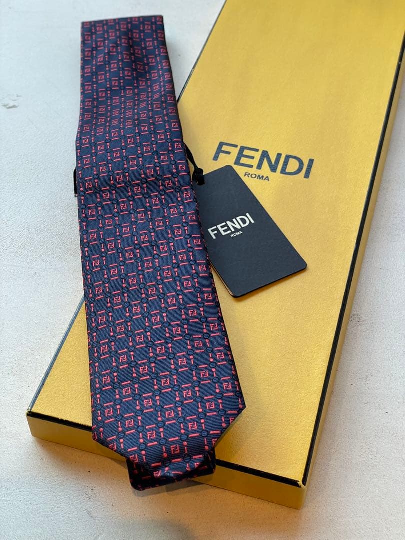 【新品未使用】FENDI ネクタイ ネイビー/レッド 幾何学模様　成人式向け