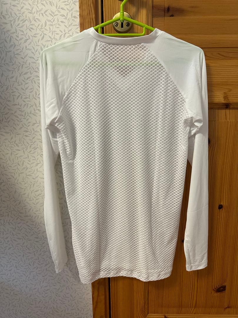 ZEROFIT ICE MESH アンダーウェア　Ｖネックホワイト Ｓサイズ