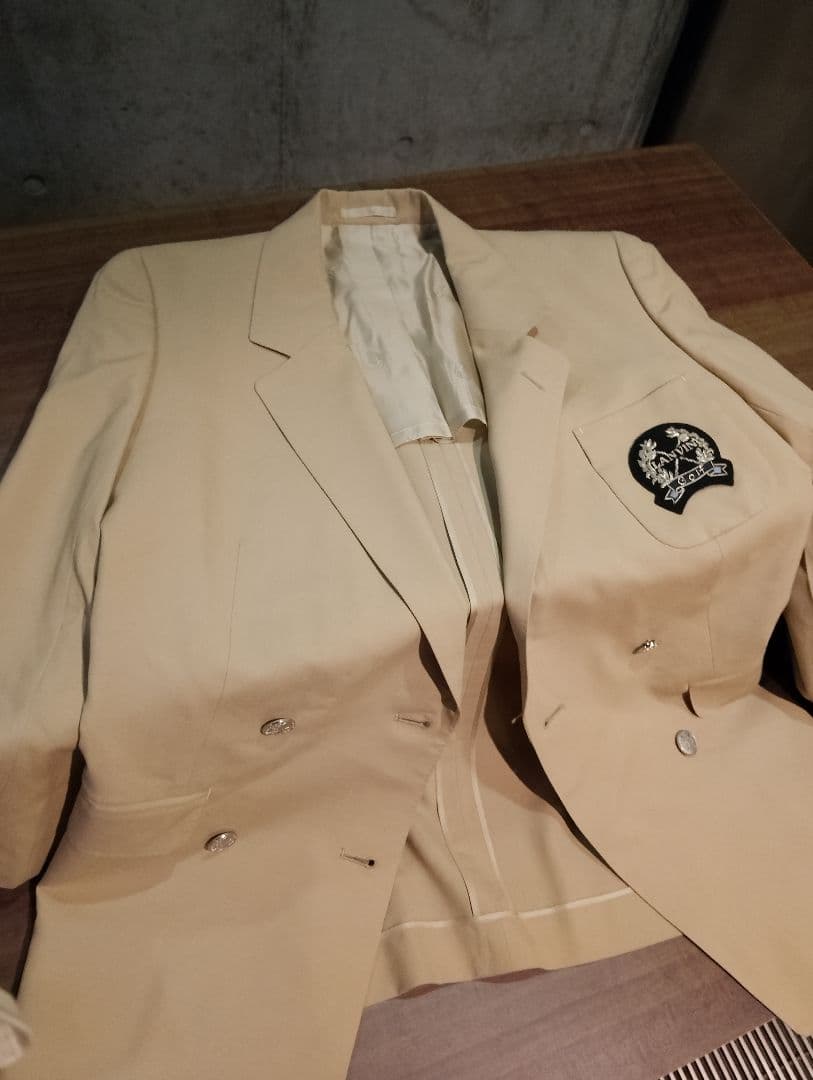 高級ウール100%　LANVIN ダブルジャケット　銀ボタンエンブレム付　送料込