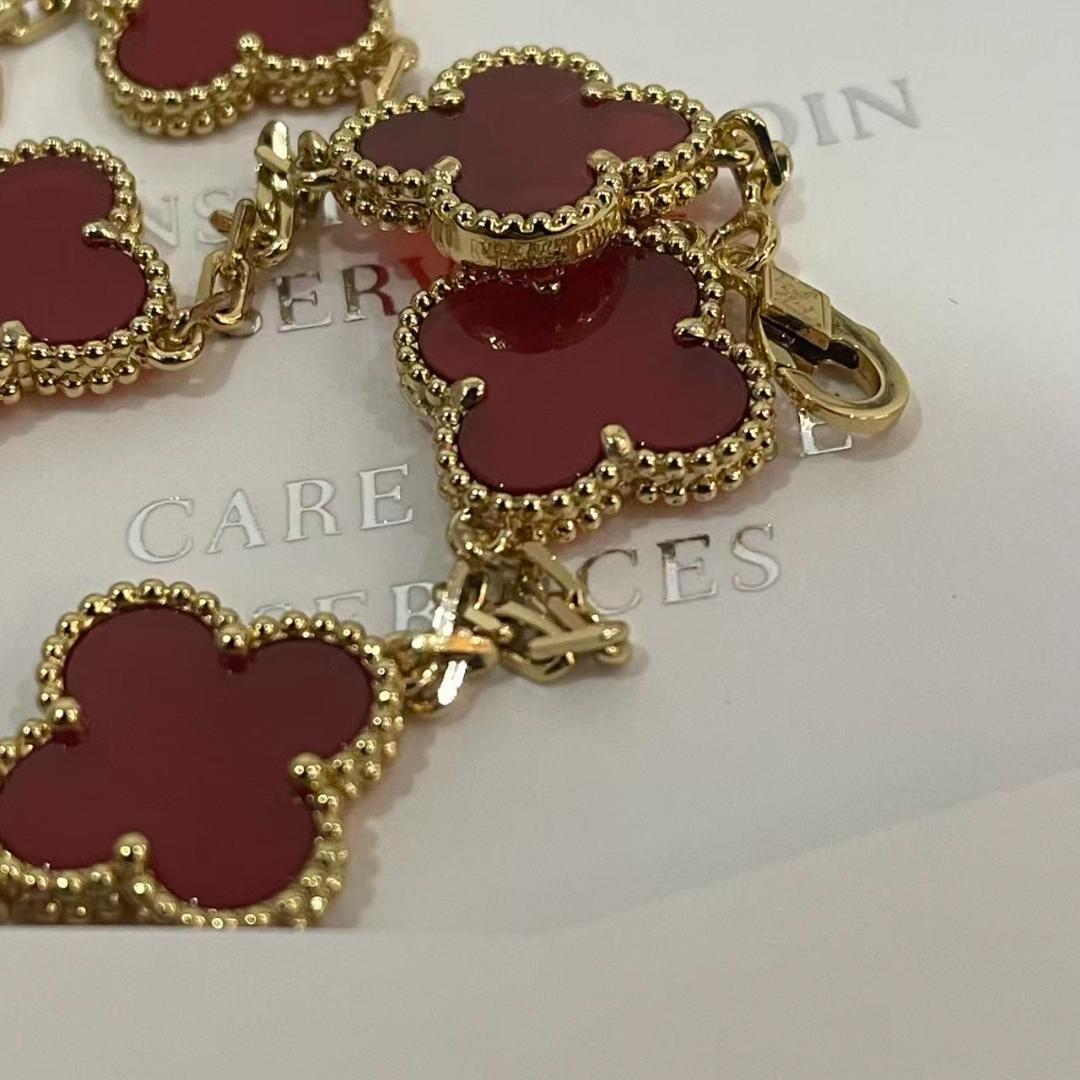 花の浮彫り陶器花瓶