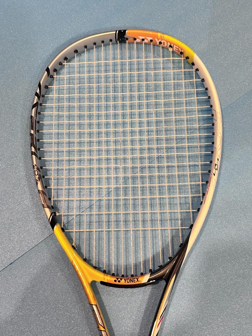 （美品）YONEX レーザーラッシュ 5V ガムブースト（26ポンド）