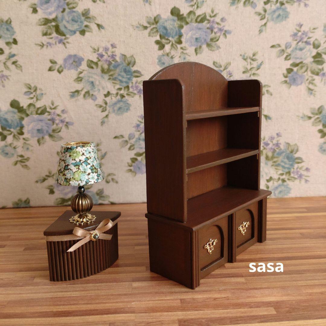 ミニチュア家具　アンティーク風飾り棚セット