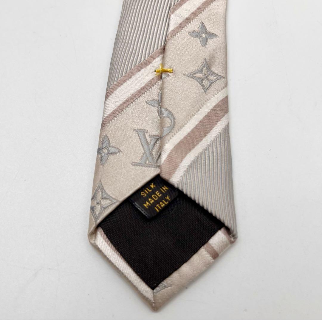ルイヴィトン　ネクタイ ストライプ　LVロゴ　ベージュ　クリーニング済み