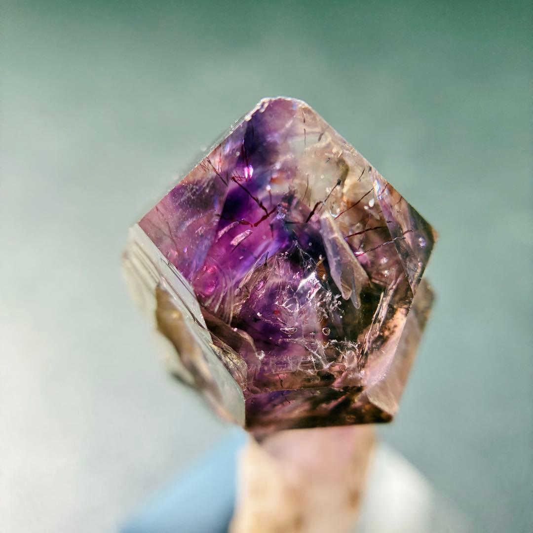 スーパーセブン セプター水晶 赤系インクルージョン 高透明 ポイント 原石