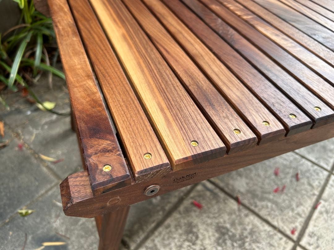 ウォールナットテーブル　真鍮ビス