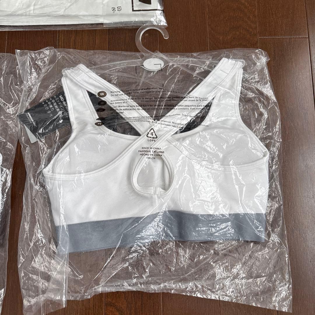 UNDER ARMOUR ホワイトスポーツブラ 3枚セット