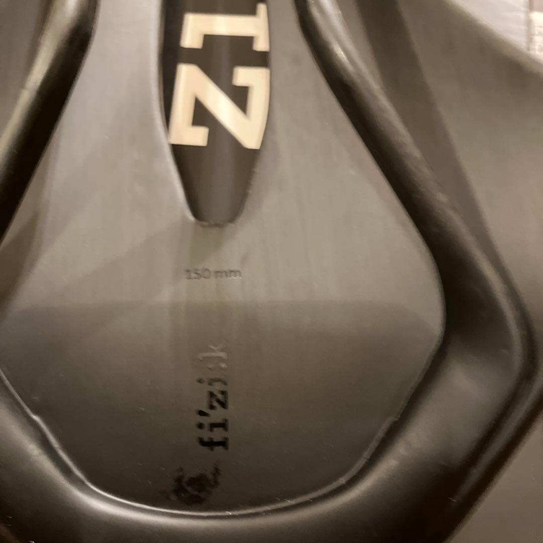 fizik VENTO ARGO 00 150mmカーボン サドル
