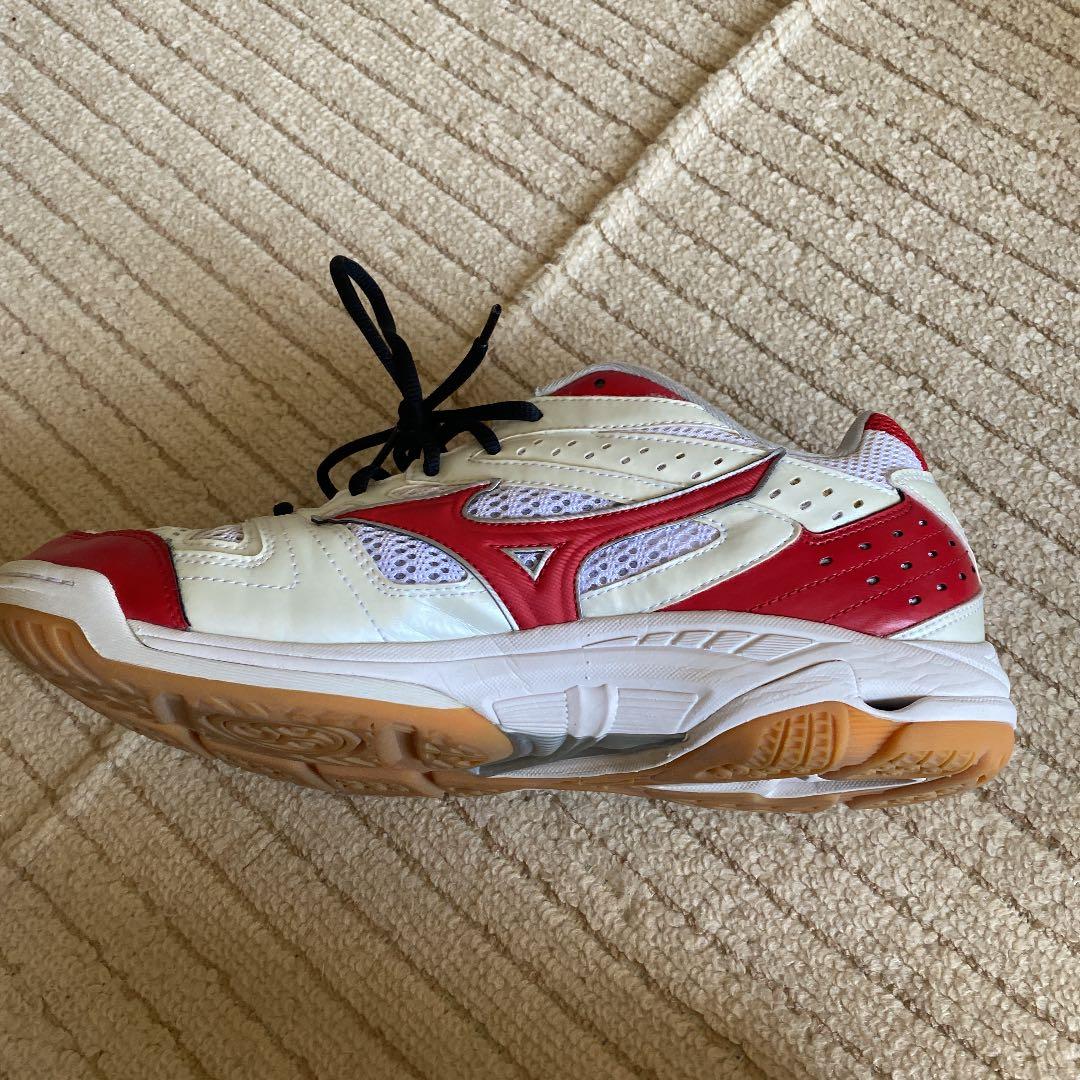 ミズノ　福岡大学　体育館シューズ